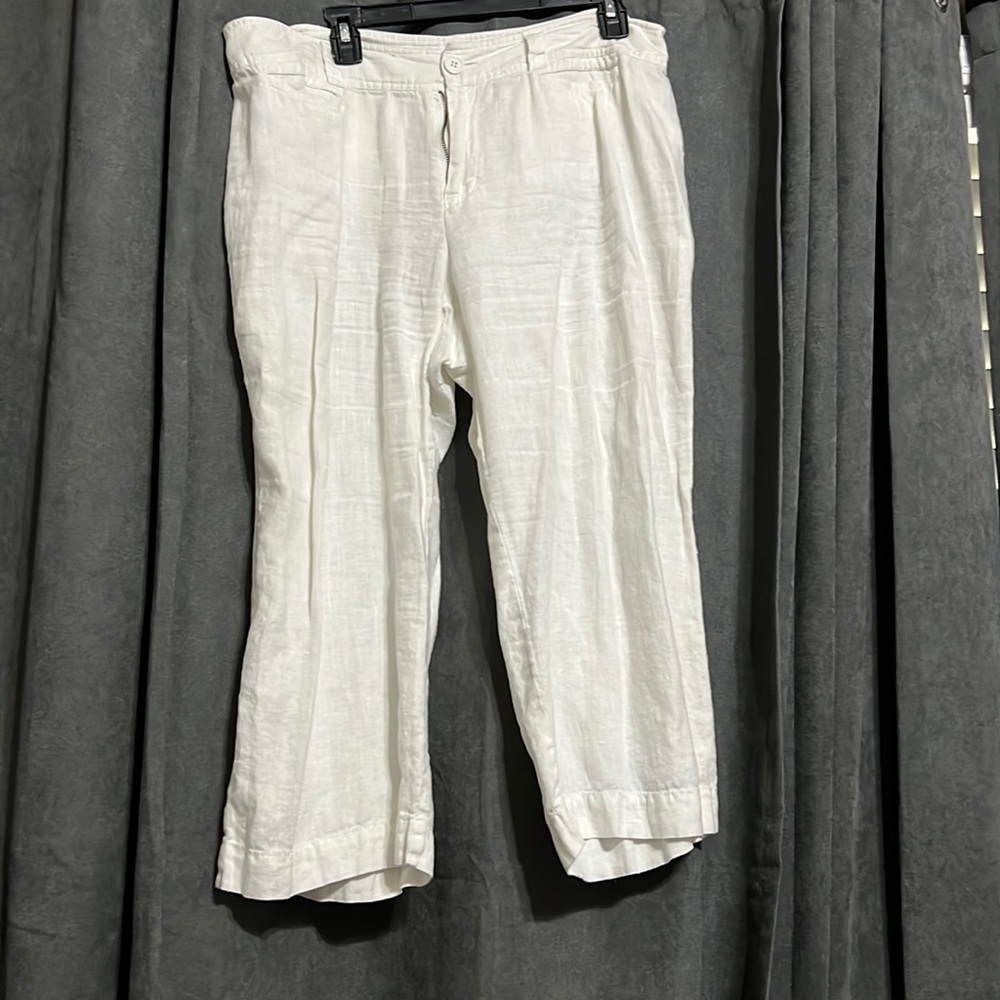 Madison. Size 16. White Linen. Cropped Pants.